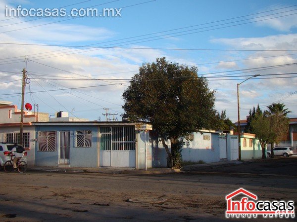 Casa con Local Comercial Fracc Las Fuentes