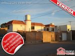 Casa con locales en Fracc Real del Mezquital